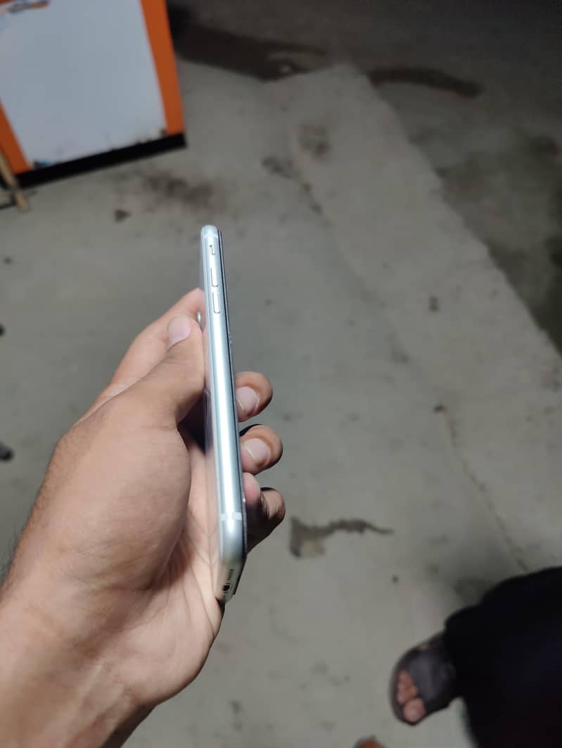 Apple iPhone SE 6