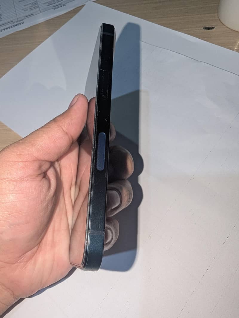 Apple iPhone 13 2
