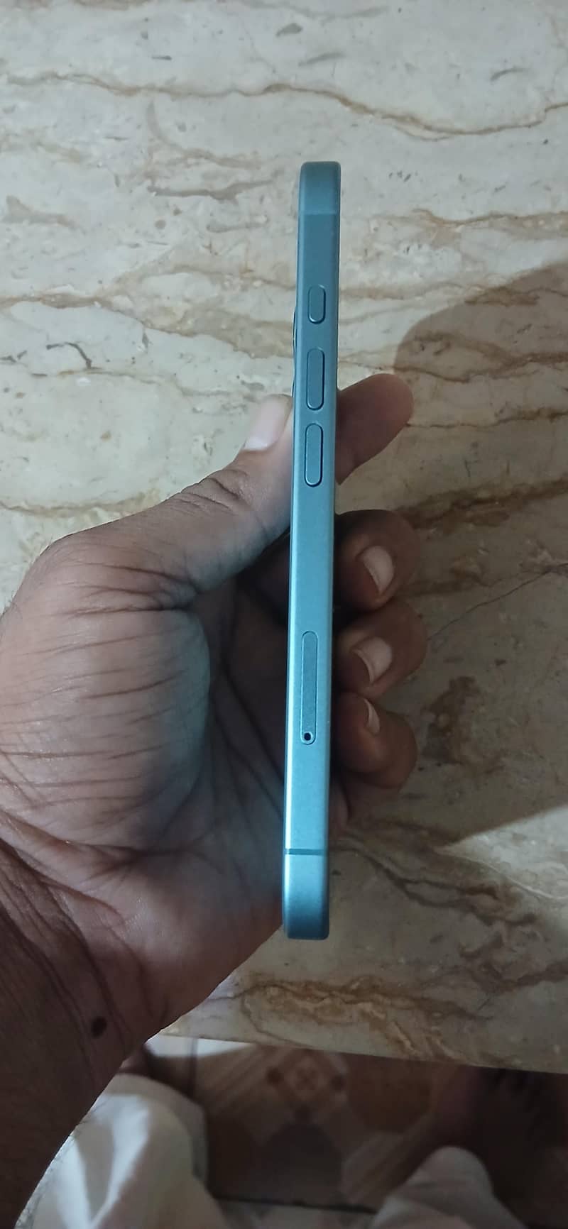 Apple iPhone 16 2