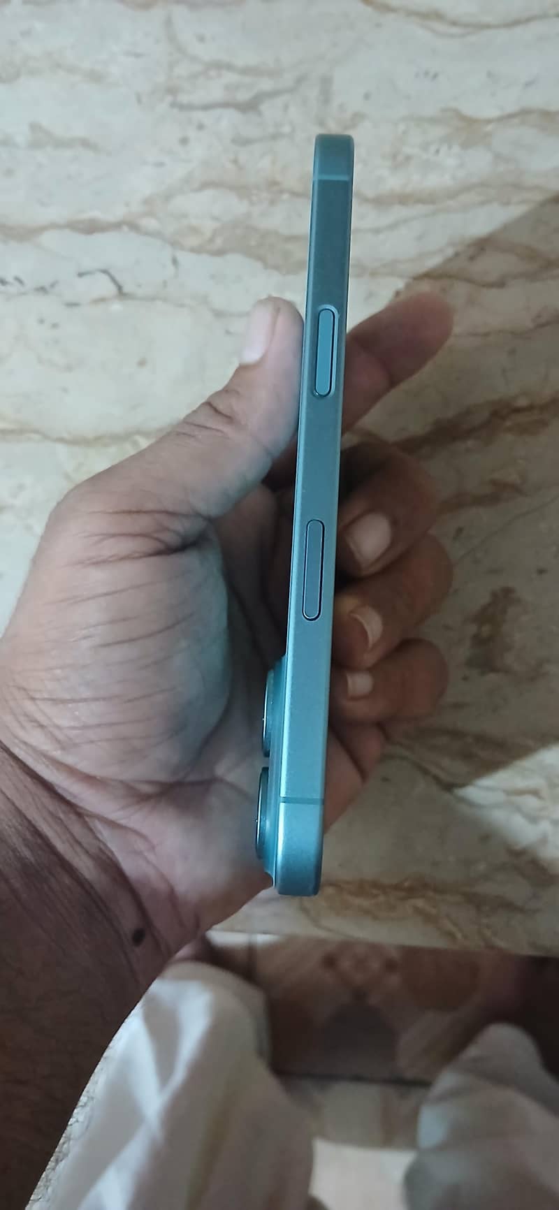 Apple iPhone 16 3