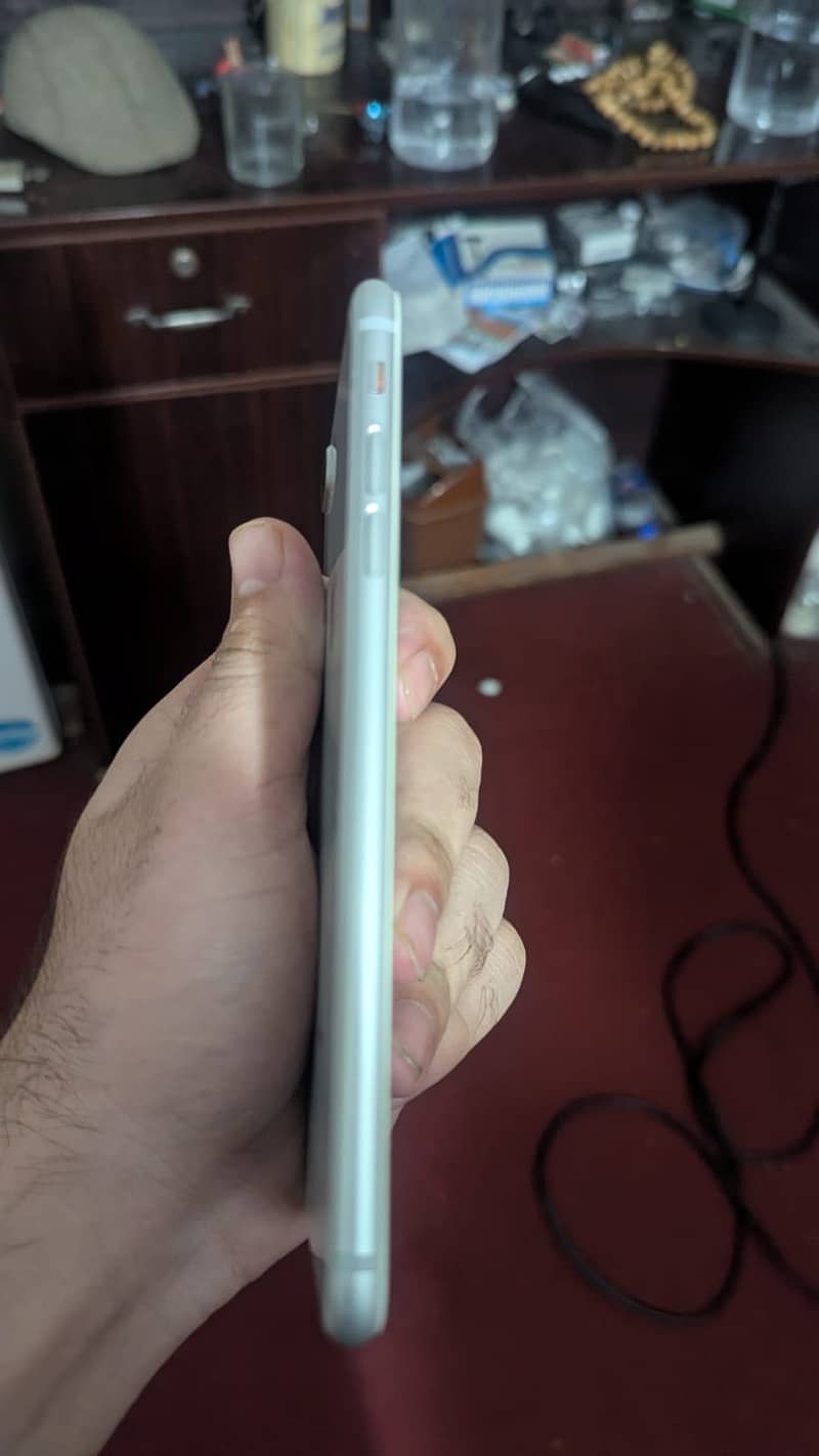Apple iPhone 8 Plus 3