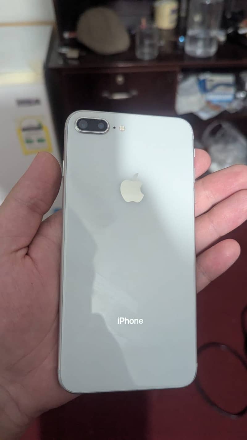 Apple iPhone 8 Plus 4