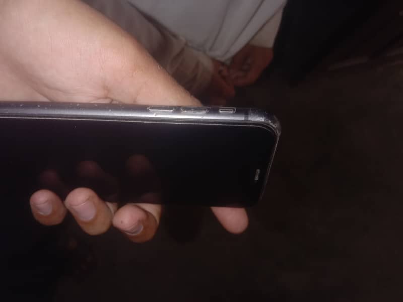 Apple iPhone 11 3
