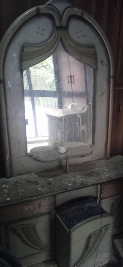 dressing table