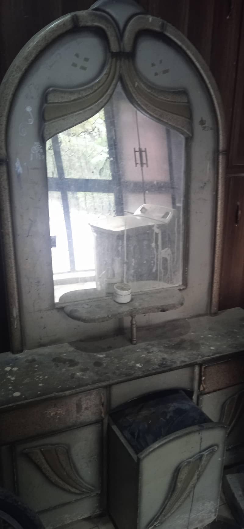 dressing table 0