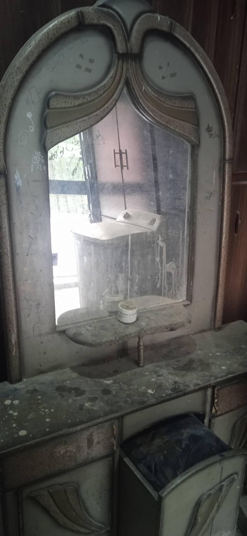 dressing table 1
