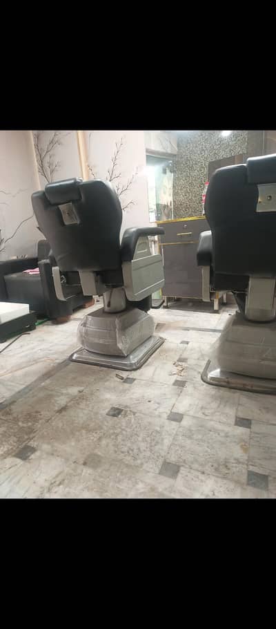 beauty Parlour ladies Prime location total setup