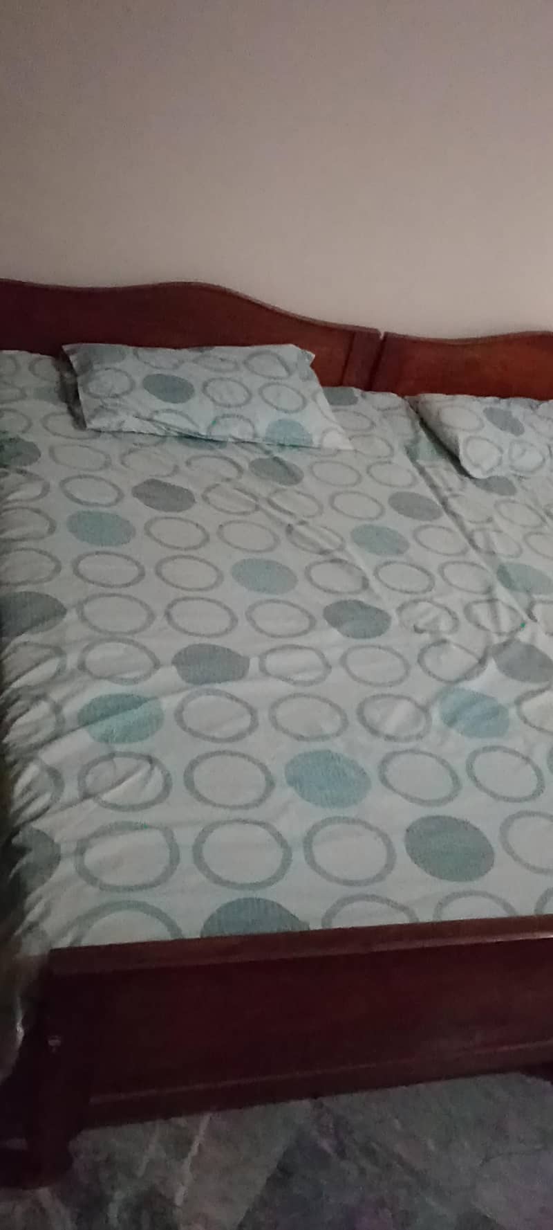 good condition single beds 1