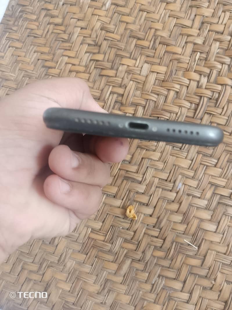 Apple iPhone 11 3