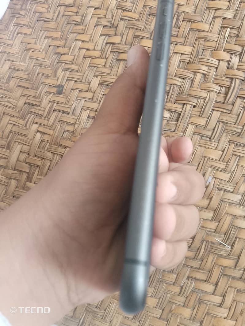 Apple iPhone 11 4