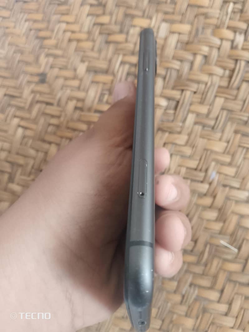 Apple iPhone 11 7