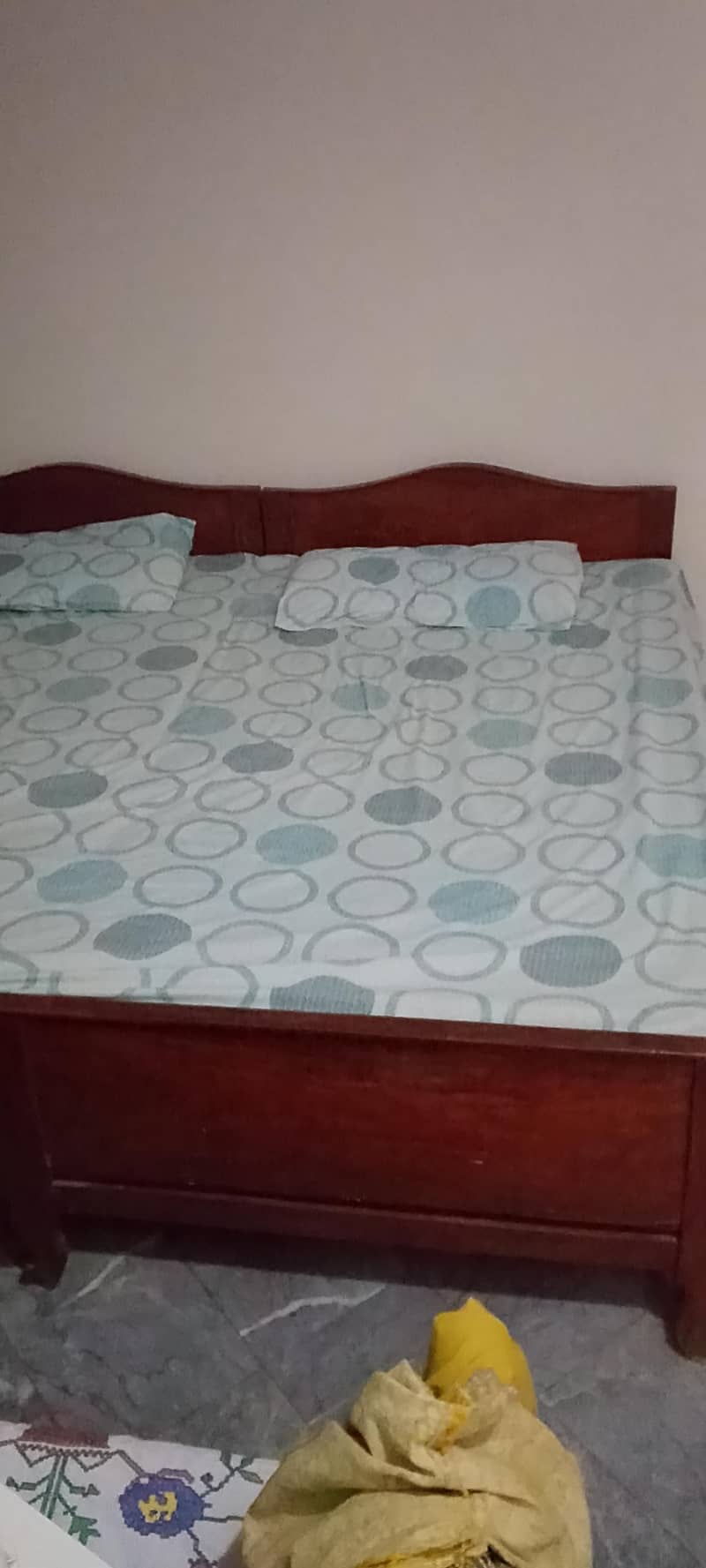 good condition single beds 2