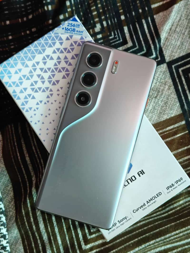 Tecno CAMON 40 Pro 1