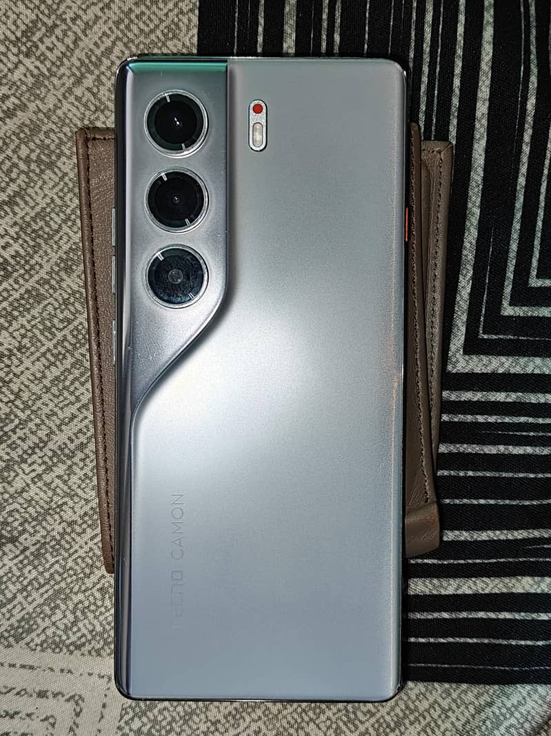 Tecno CAMON 40 Pro 2