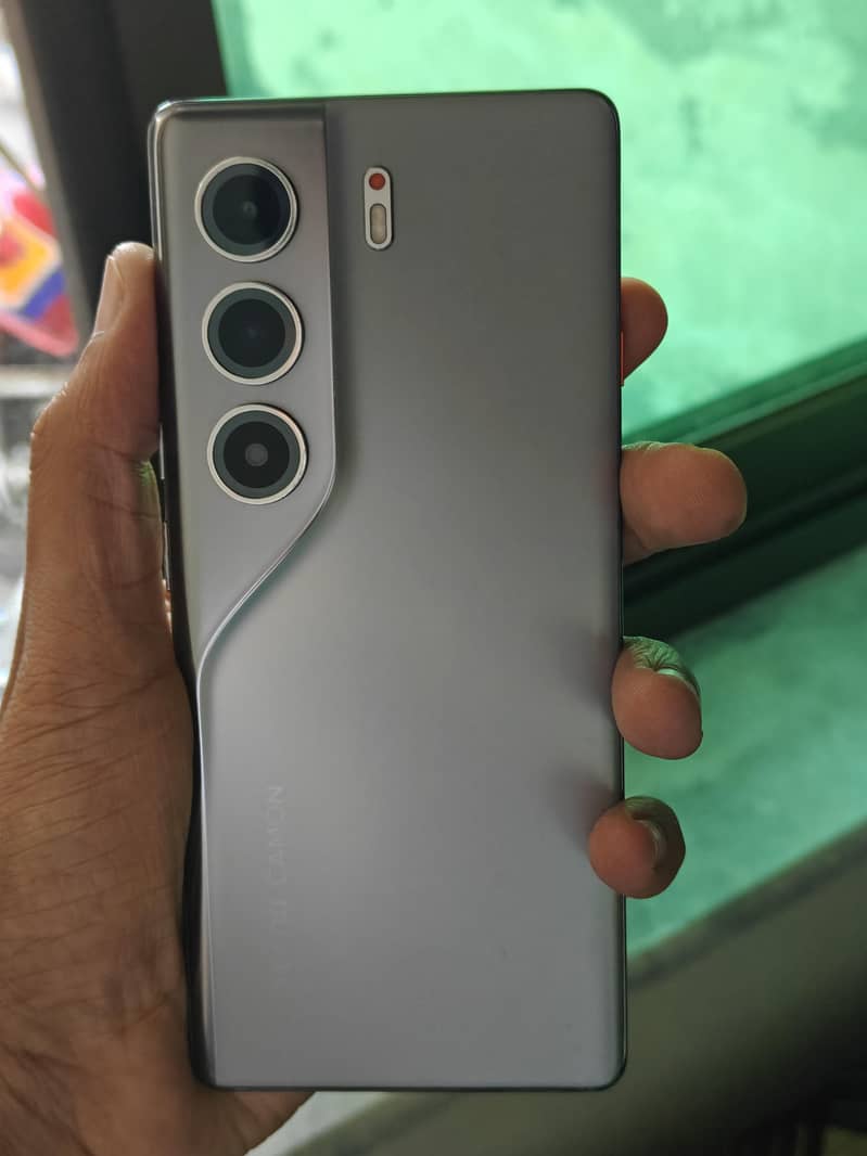 Tecno CAMON 40 Pro 4