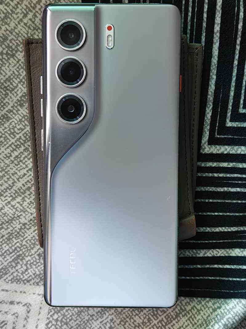 Tecno CAMON 40 Pro 5