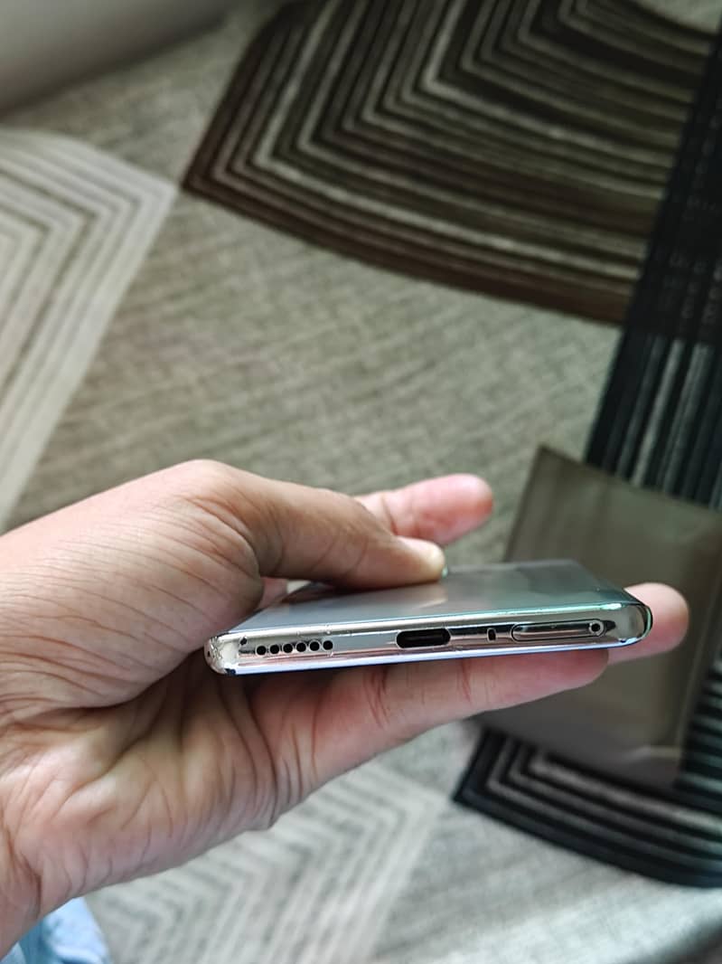 Tecno CAMON 40 Pro 9