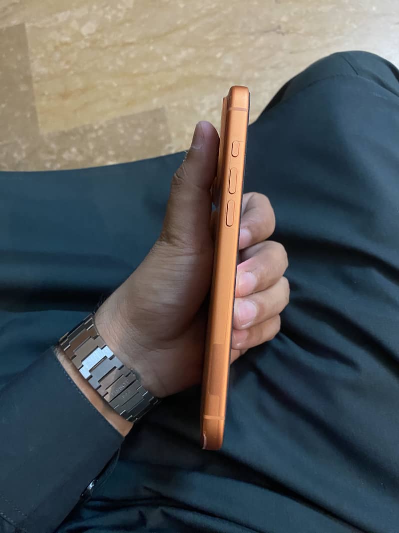 Apple iPhone 17 Pro Max 4