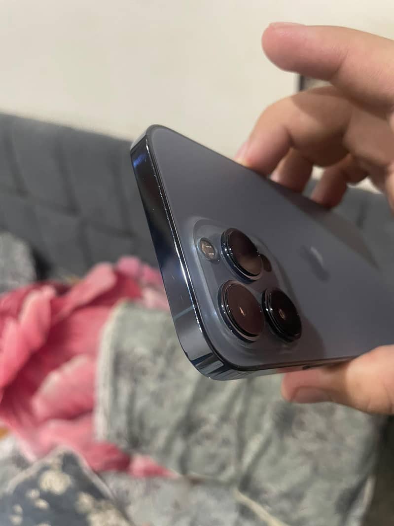 Apple iPhone 13 Pro Max 4