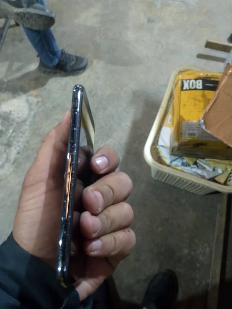 Apple iPhone X 4