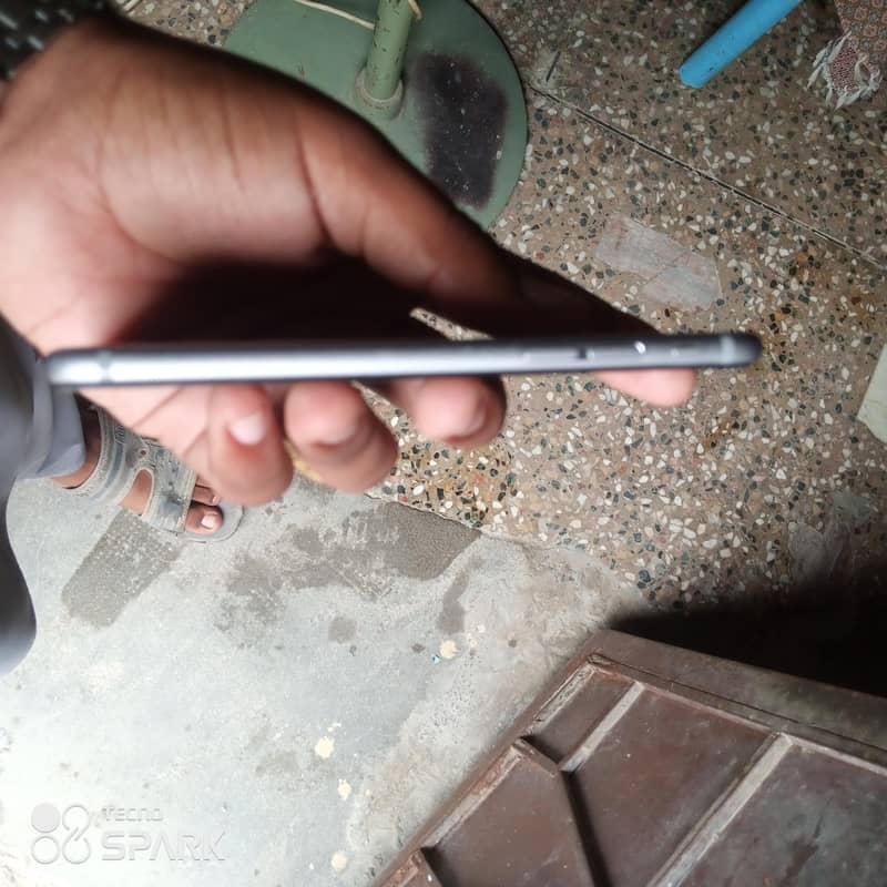 Apple iPhone 6S 4