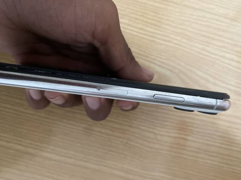Apple iPhone X 4