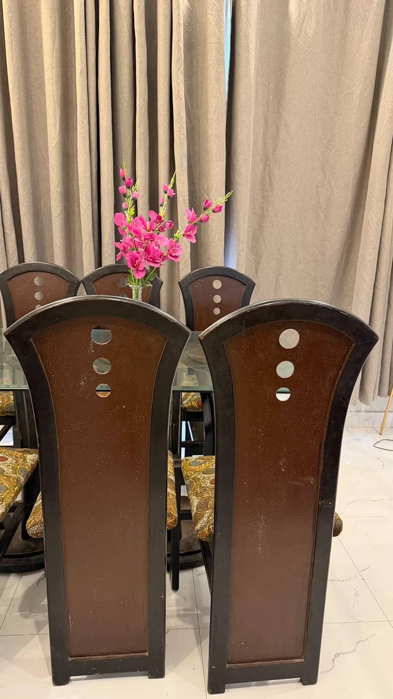 dining table in good condition 3