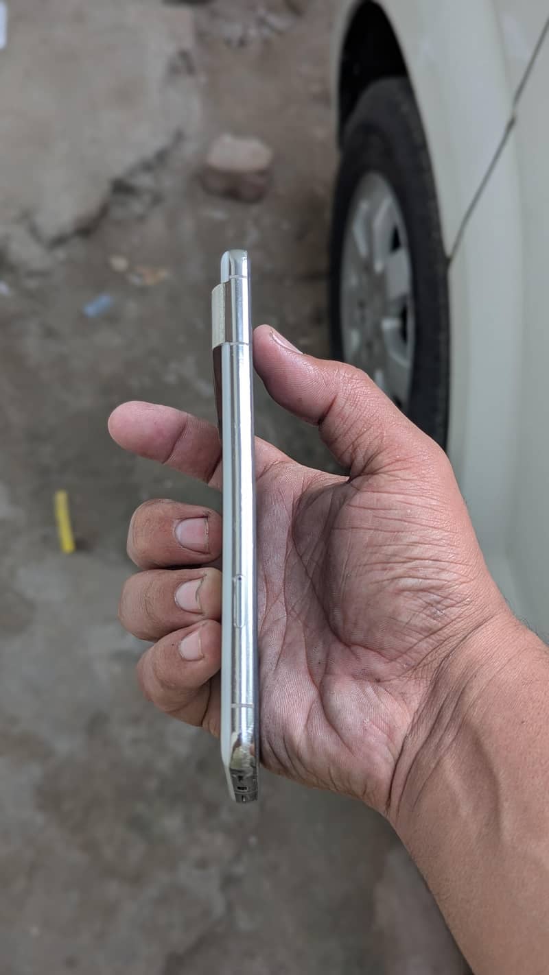 Google Pixel 8 Pro 4