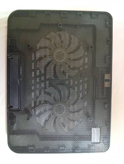 Laptop stand with cooling pad