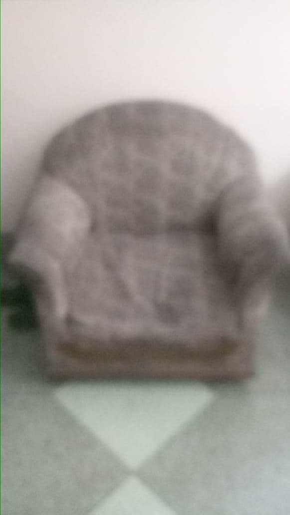 sofas in good condition 0