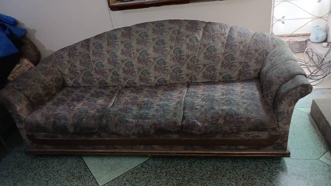sofas in good condition 2