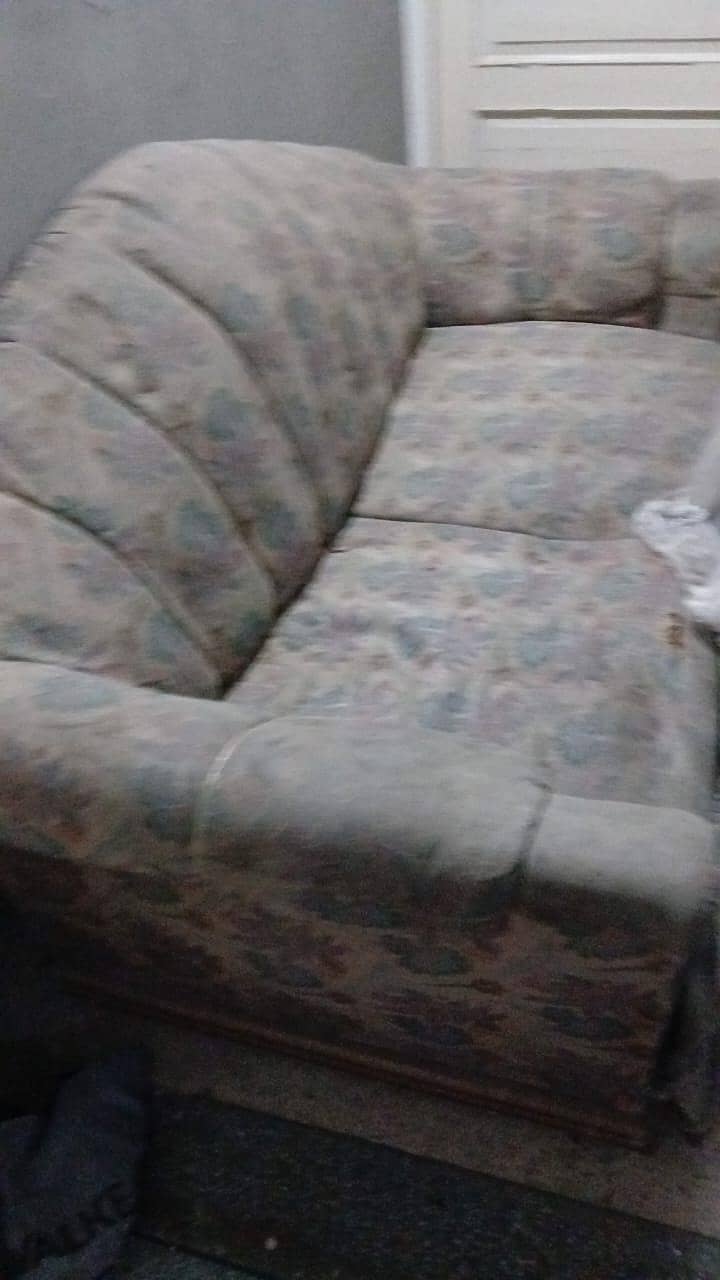 sofas in good condition 3