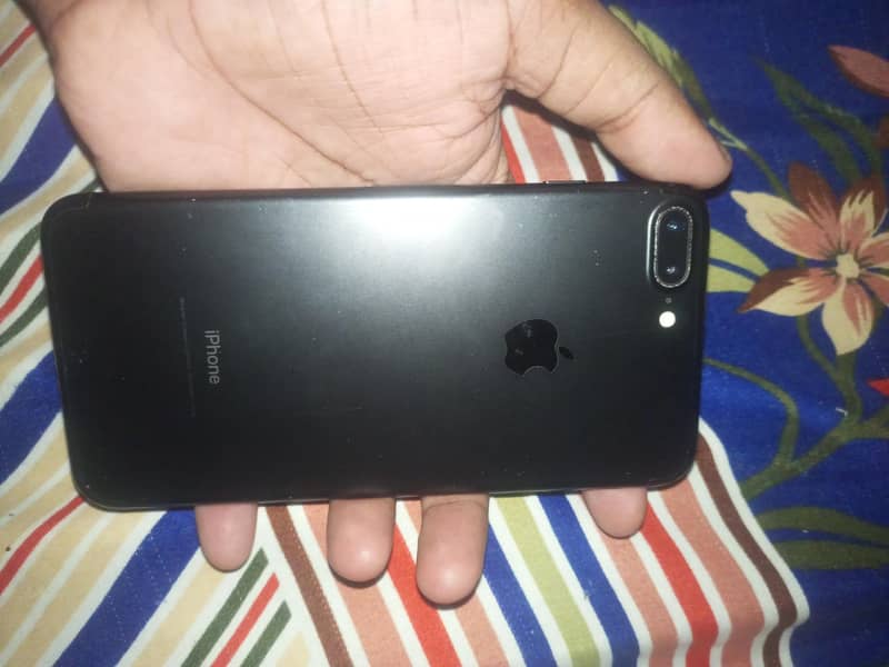 Apple iPhone 7 Plus 1