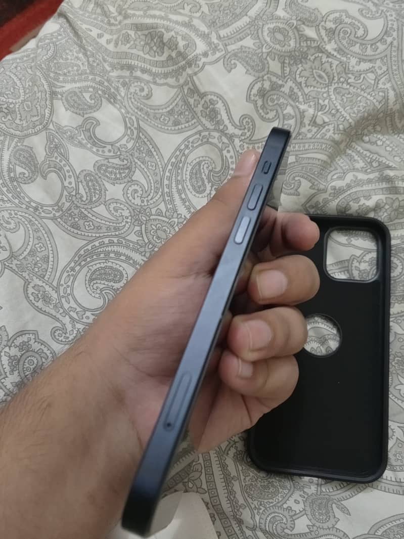 Apple iPhone 12 3