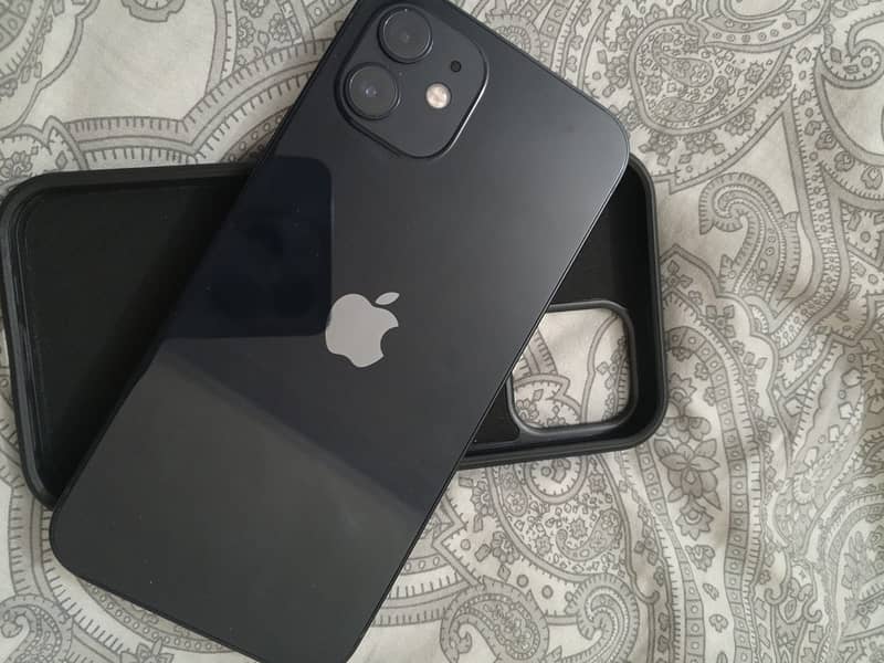 Apple iPhone 12 4