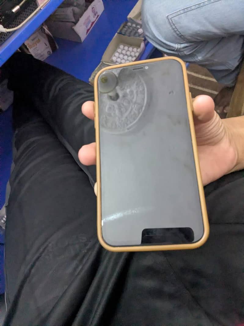 Apple iPhone XR 4