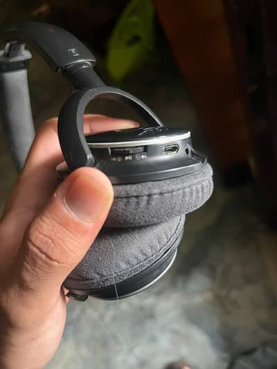 Wireless Headphones condition 10/9 all ok