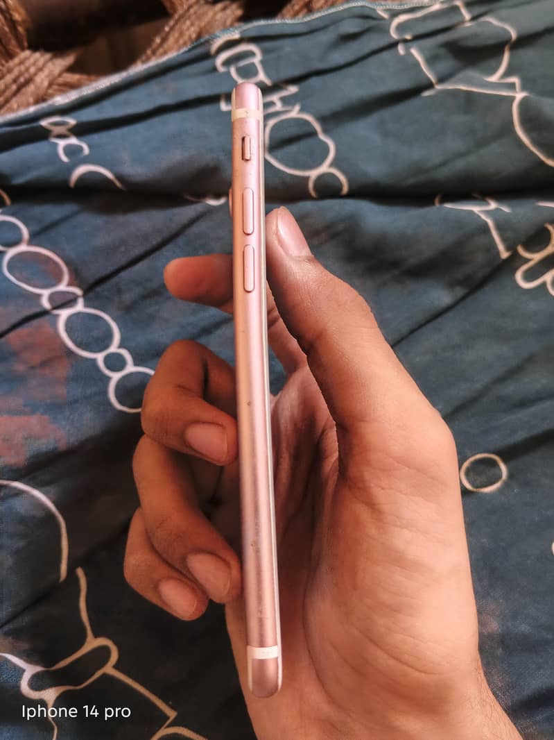 Apple iPhone 7 1