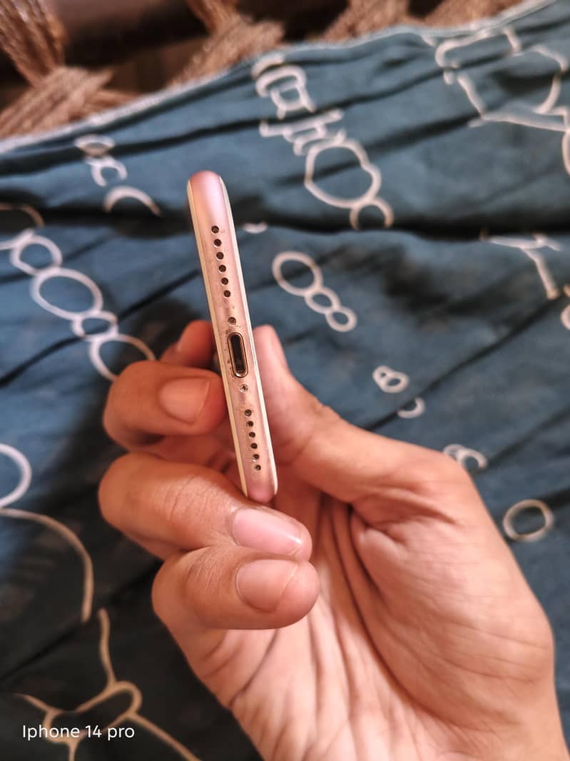Apple iPhone 7 2