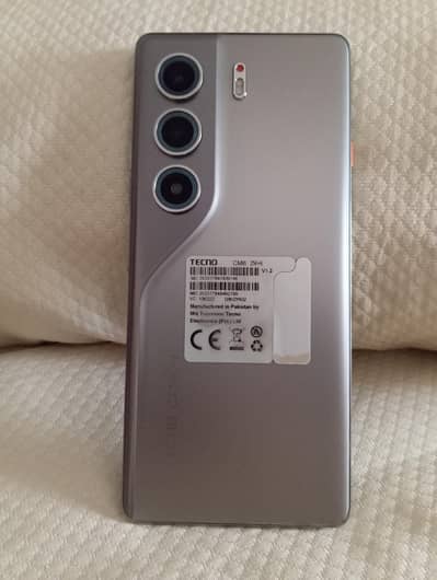 TECNO CAMMON 40 PRO TITINUM SILVER