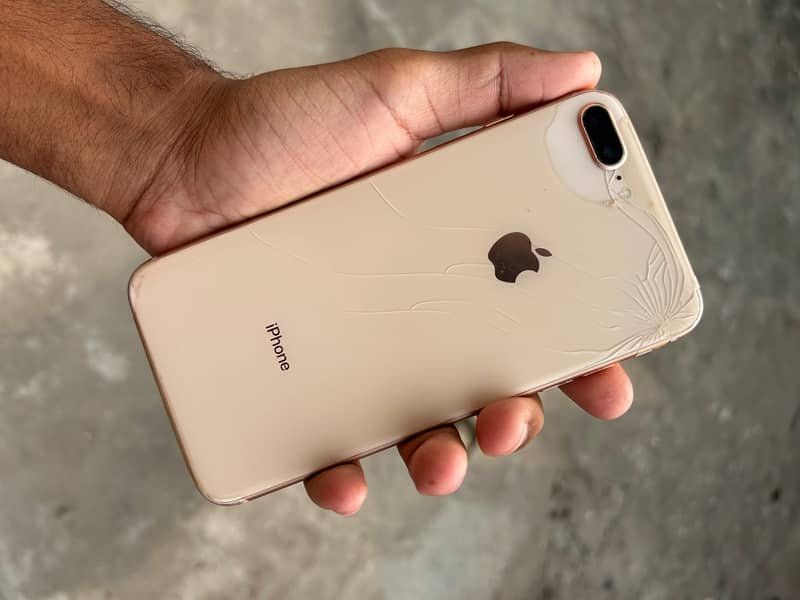Apple iPhone 8 Plus 1