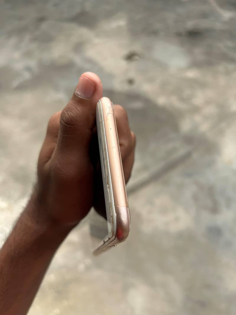 Apple iPhone 8 Plus 3