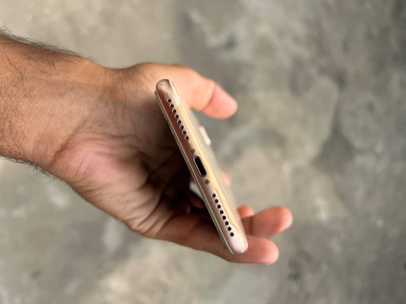 Apple iPhone 8 Plus 4
