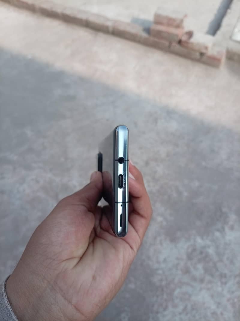 Sharp Aquos Zero6 5g 3