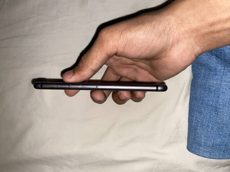 Apple iPhone 8 6