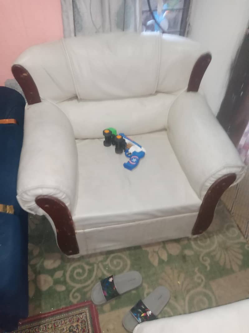 4 seater sofa 0