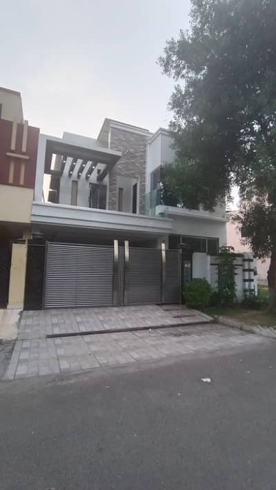 8 Marla House For Rent in Bahria Town Lahore