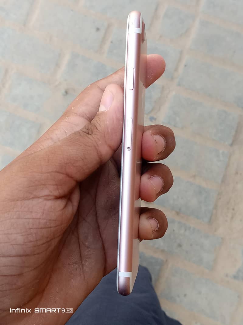 Apple iPhone 7 1