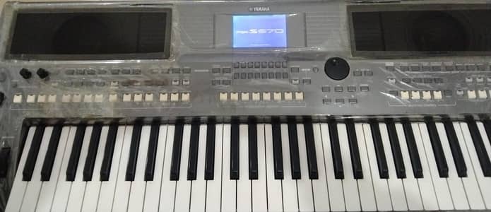 Yamaha PSR S670 keyboard : 0304 6126451