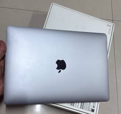 Macbook Air M1 8/256 13" _ 2020 Model 92% battery Health